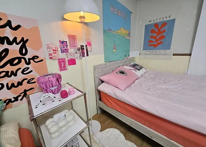 3 Minutes Walk From Station, Arrive At Incheon Airport Railway Arex At Once, B1f,breakfast Provided For Than 5 Nights 짐보관 광화문 동대문 Apartment
